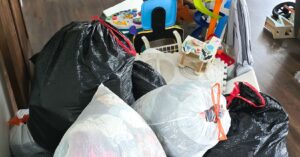 Objevte, proč je méně chtít silným finančním krokem. Naučte se, jak zjednodušení života a financí přináší více klidu, jasnosti a dlouhodobého bohatství.